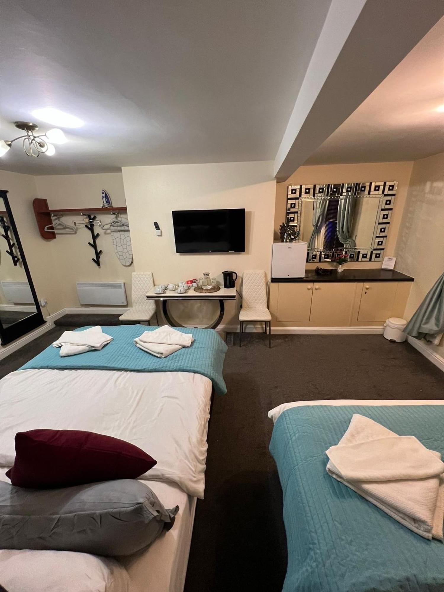 Abbey Holiday Accommodation วิทบี ภายนอก รูปภาพ