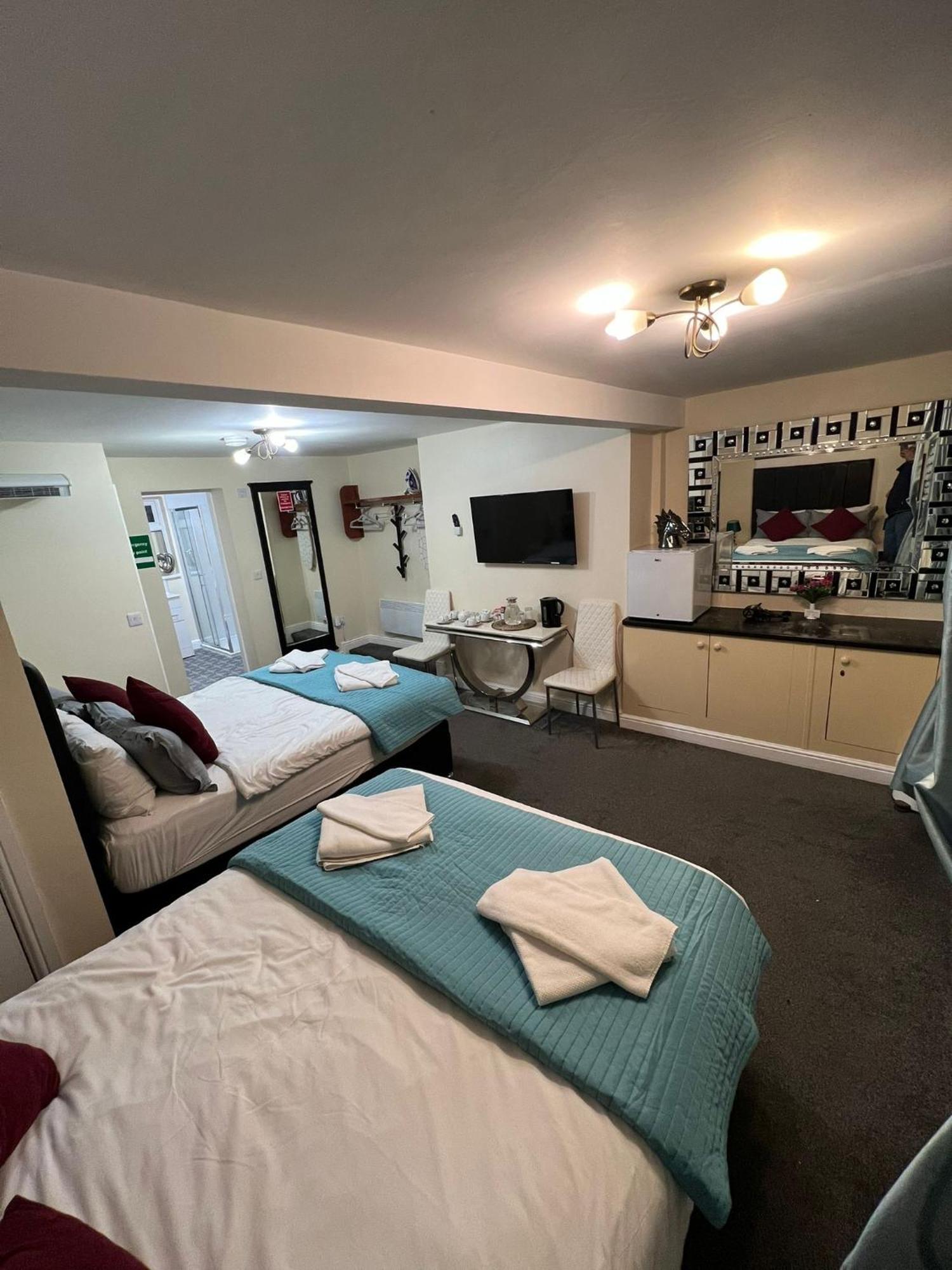 Abbey Holiday Accommodation วิทบี ภายนอก รูปภาพ