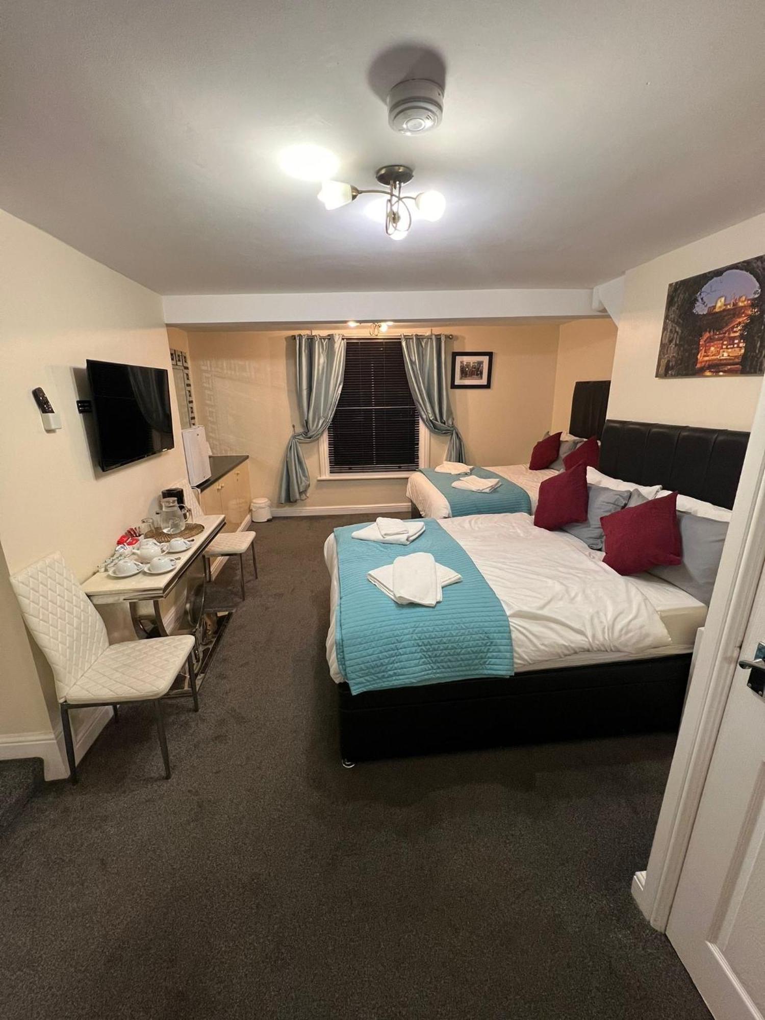 Abbey Holiday Accommodation วิทบี ภายนอก รูปภาพ